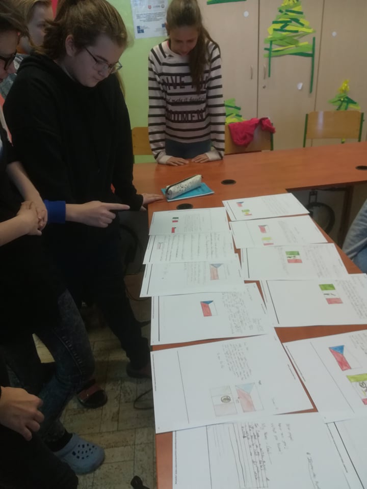 Studenti konverzace poznávají cizí světadíly