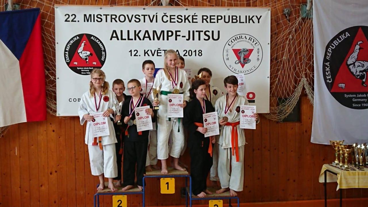 Medaile z&nbsp;Mistrovství České republiky v&nbsp;bojovém umění Allkampf-jitsu pro&nbsp;žáky ZŠ Na&nbsp;Ostrově