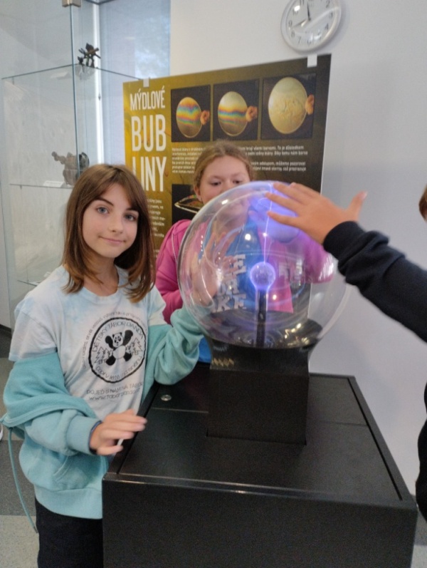 Sedmé ročníky navštívily planetárium a&nbsp;elektrárnu v&nbsp;Hradci Králové