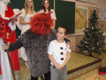 Mikuláš se&nbsp;svou družinou ve&nbsp;4.B