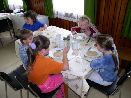 Prvňáčci týden bez&nbsp;maminky
