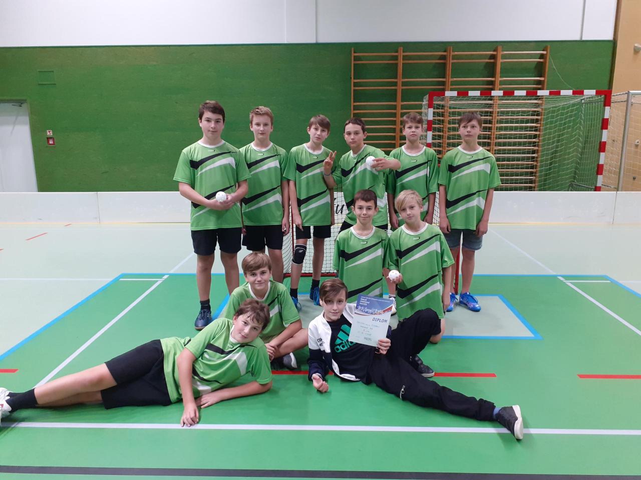 Žáci 6.&nbsp;a 7.&nbsp;tříd slavili úspěch na&nbsp;okrskovém kole florbalu