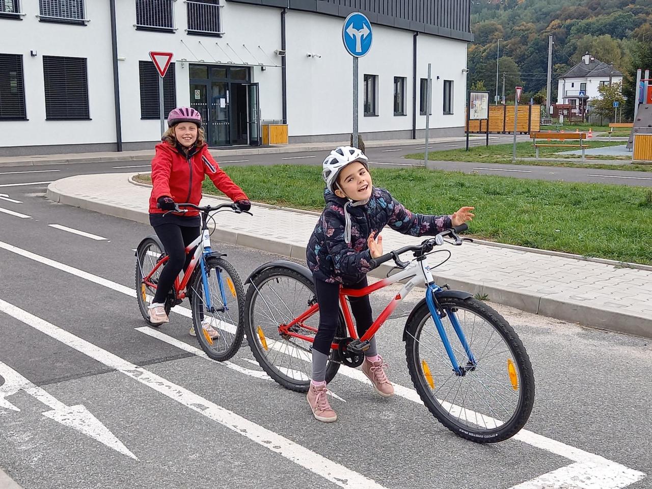 Návštěva Dopravního hřiště v&nbsp;Náchodě – 4.&nbsp;A a&nbsp;4. B