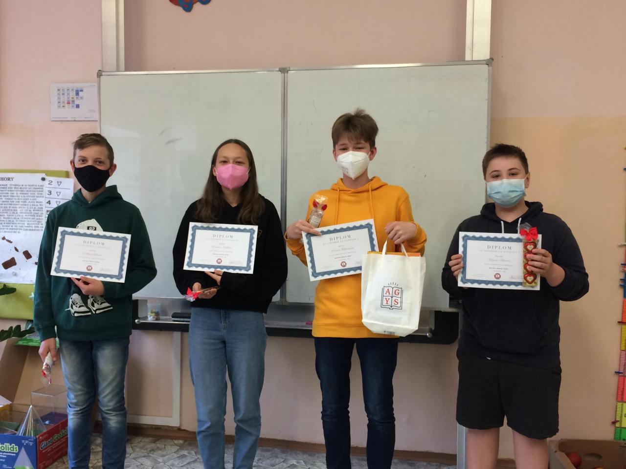 Diplomy a&nbsp;odměny konečně doputovaly ke&nbsp;svým novým majitelům