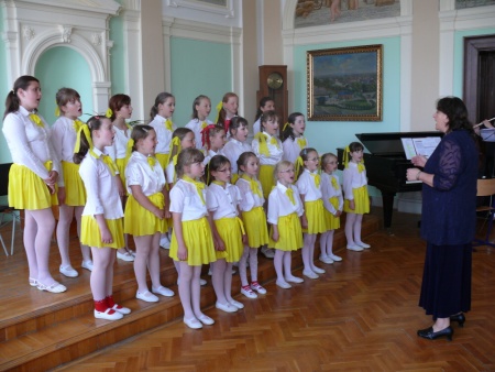 Jarní koncert pěveckého sboru Ostrováček v zasedací síni ZŠ Na Ostrově
