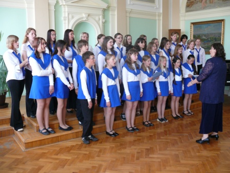 Jarní koncert pěveckého sboru Ostrováček v zasedací síni ZŠ Na Ostrově