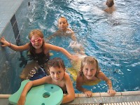 Druháci absolvovali plavecký výcvik