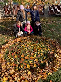 Podzimní mandaly z listí