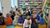Prvňáci v knihovně