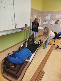 Přenášíme raněné